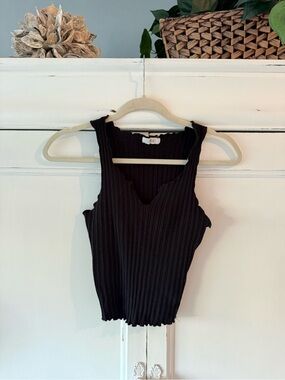 Black Ribbed V-Neck Tank Top - Women